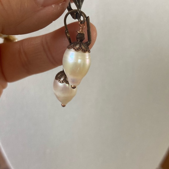 NWT Freshwater Pearl Drop Earrings with Copper Leverback Hooks - Picture 3 of 3